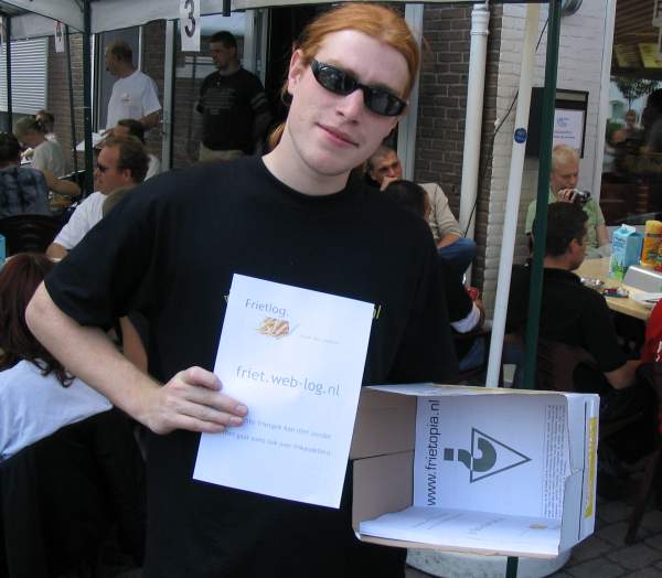 De flyers bevatten zowel reclame voor het Frietweblog...